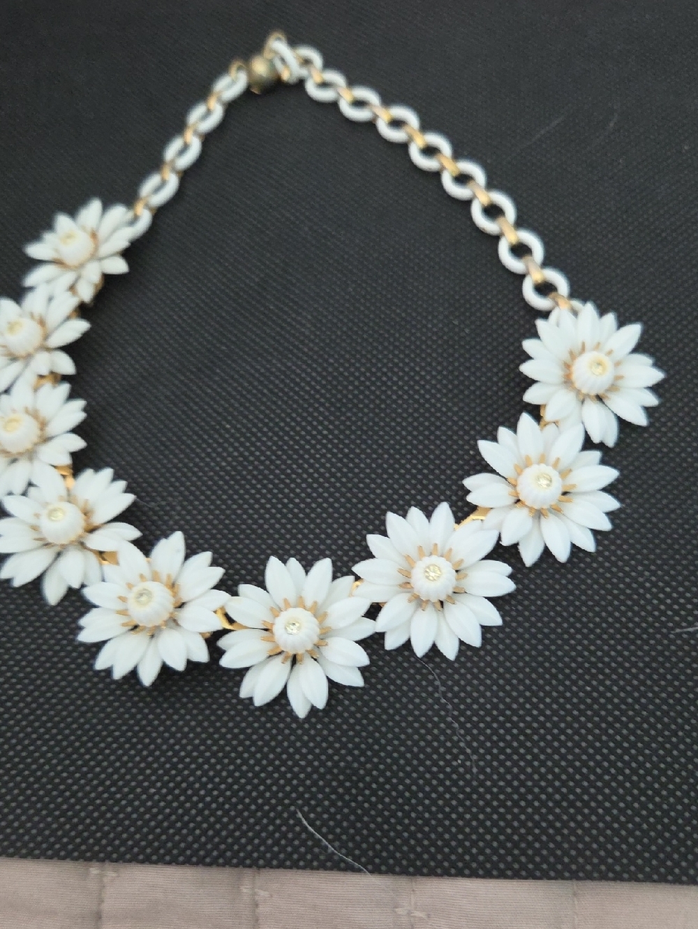 CORO White Floral Statement Necklace - Elegant Daisy Design in Plastic.